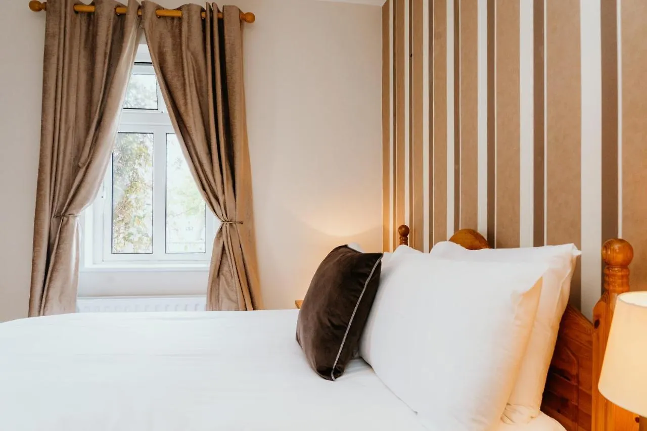 Bed & Breakfast Plougastel House B&B Westport Ireland